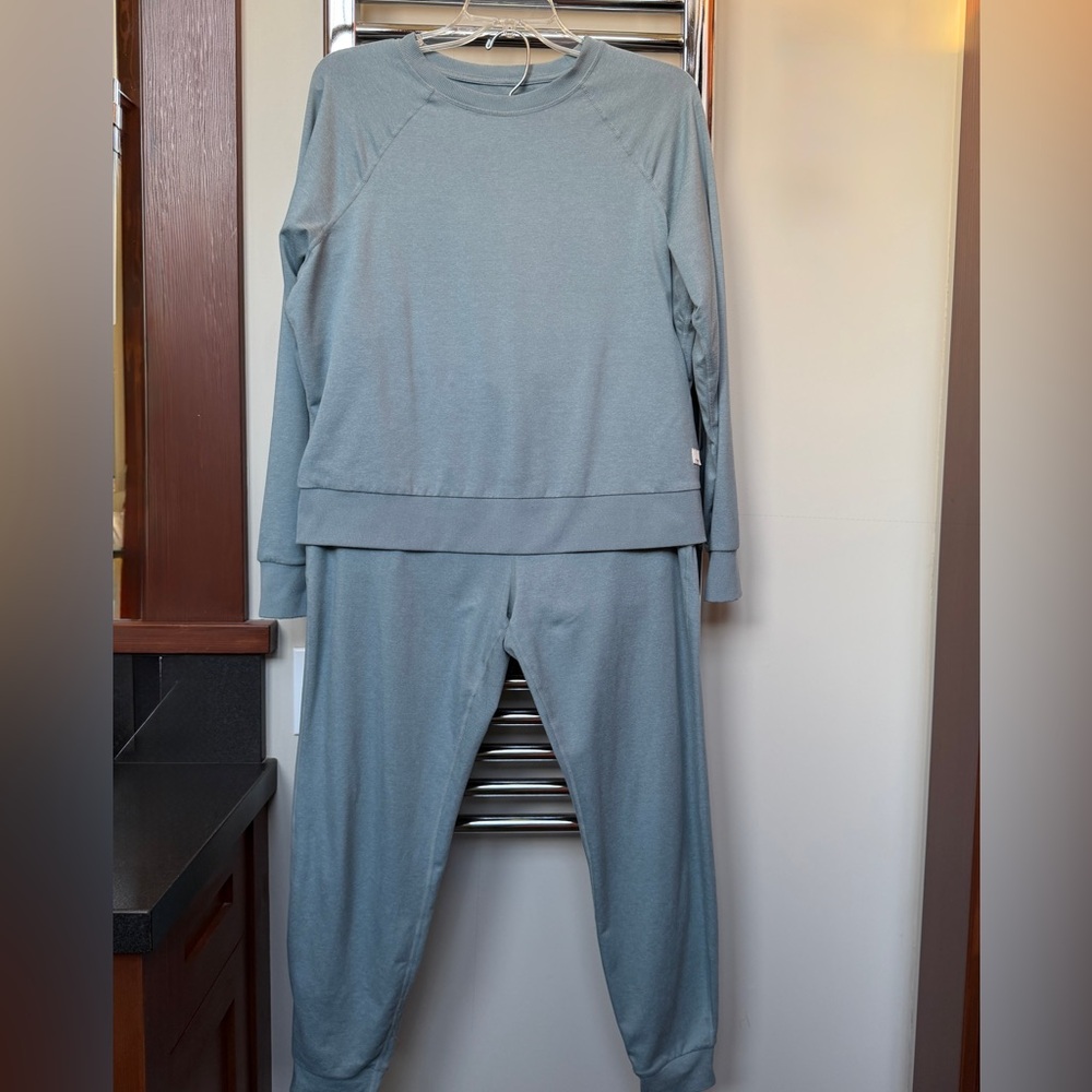 Pristine Vuori set. Performance Jogger and matching Halo Crew. Both size small.